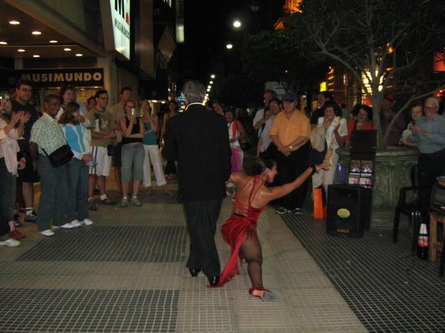 http://i654.photobucket.com/albums/uu268/Ana_Smith/A%20day%20in%20the%20city/FloridaTangocallejero.jpg