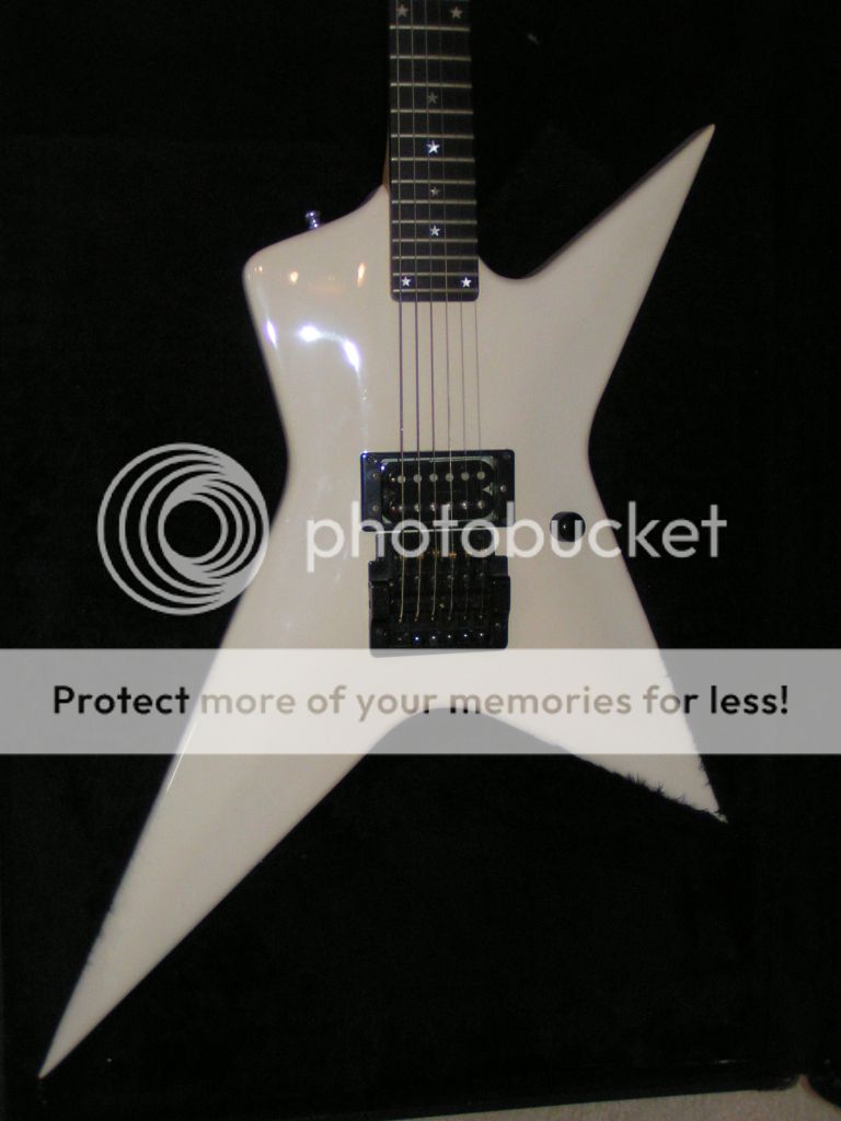 Guild x 88 Flying Star Guitar White EX Mick Mars Motley Crue